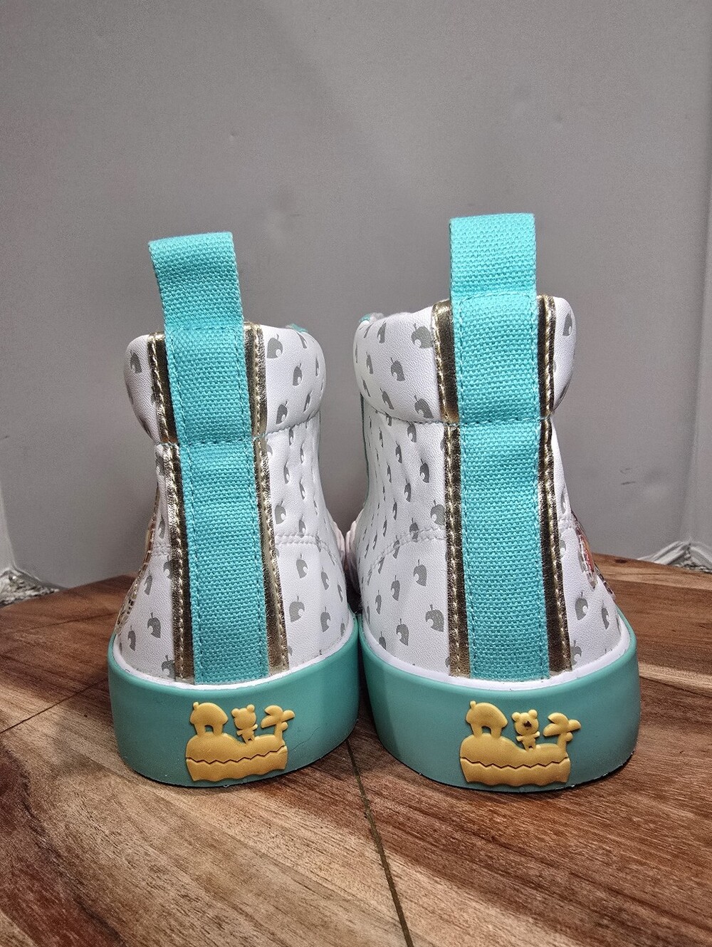 Nintendo Animal Crossing Horizon Tennis Shoes - Picture 4 of 9